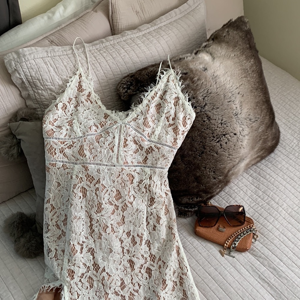 NWT Showpo Do+Be Looking Me Over Off white lace floral boho Maxi Dress large - Picture 3 of 15